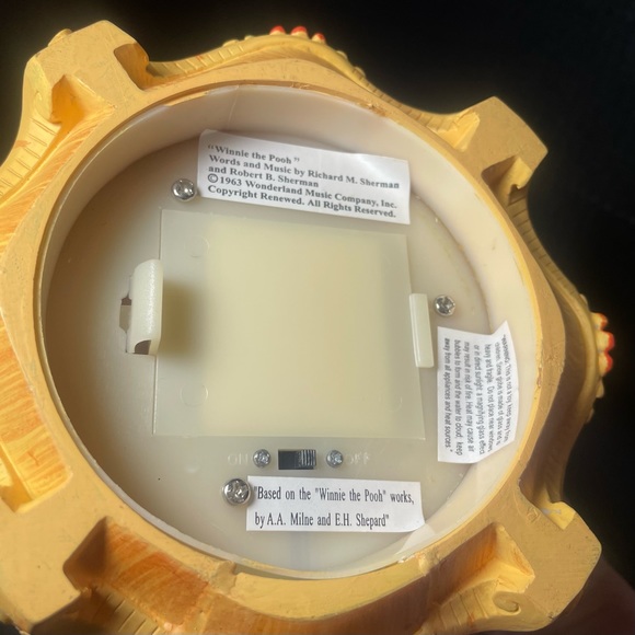 RARE Winnie-the-Pooh’s Thoughtful Spot Disney Store Snow Globe BNIB SHIPS QUICK! - Picture 9 of 15